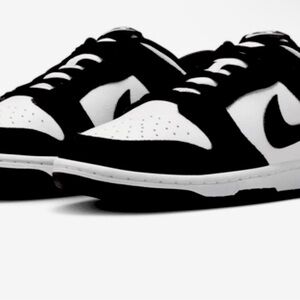 Nike Men's Black and White Low-Top Sneakers